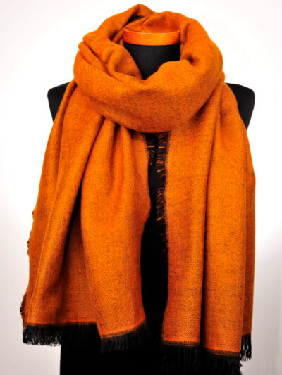Dubbelgeweven sjaal in 2 kleuren cognac-zwart