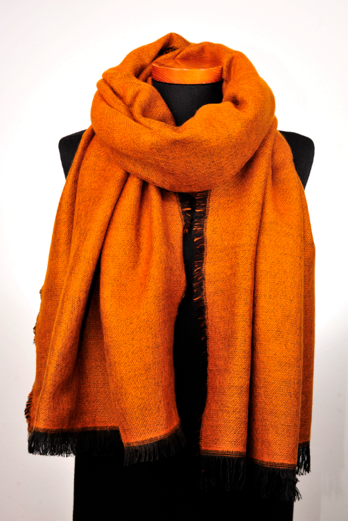 Dubbelgeweven sjaal in 2 kleuren cognac-zwart