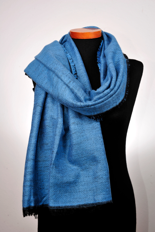 Dubbelgeweven sjaal in 2 kleuren jeansblauw-zwart DG030 2 Dubbelgeweven sjaal in 2 kleuren jeansblauw-zwart