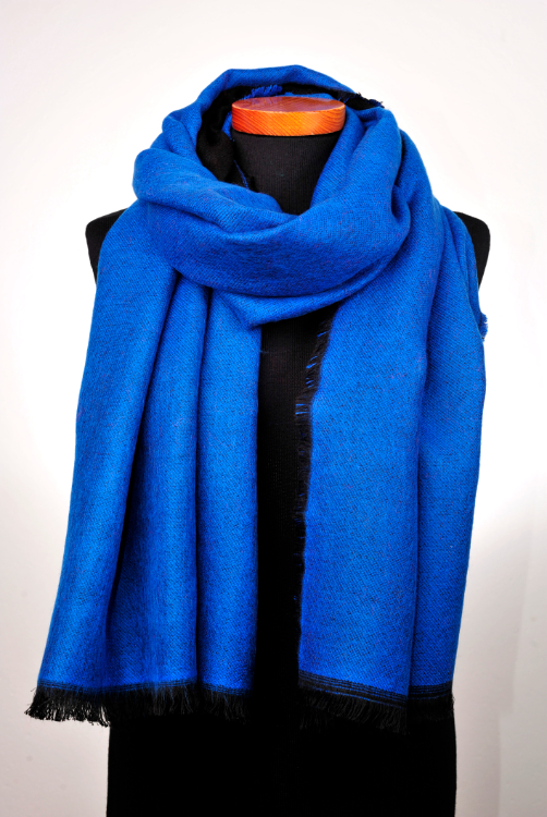 Dubbelgeweven sjaal in 2 kleuren kobaltblauw-zwart DG010 1 Dubbelgeweven sjaal in 2 kleuren kobaltblauw-zwart