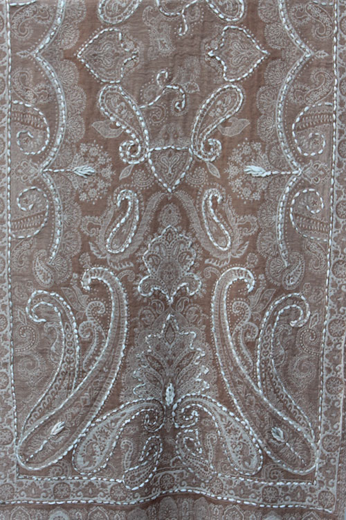 Wollen-geborduurde-sjaal-en-omslagdoek-Mokka-BW038