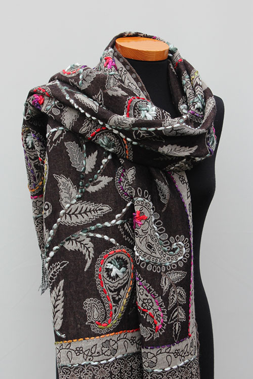 Geborduurde-sjaal-donkerbruin-paisley