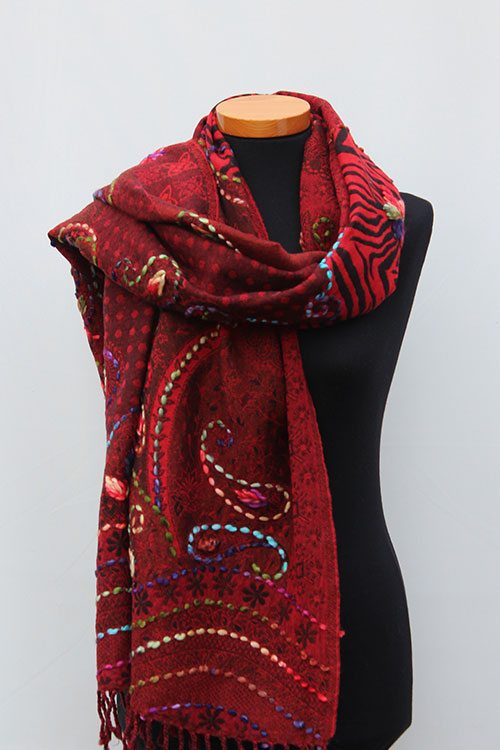 Geborduurde-sjaal-rood-3-BW051 Geborduurde-sjaal-rood