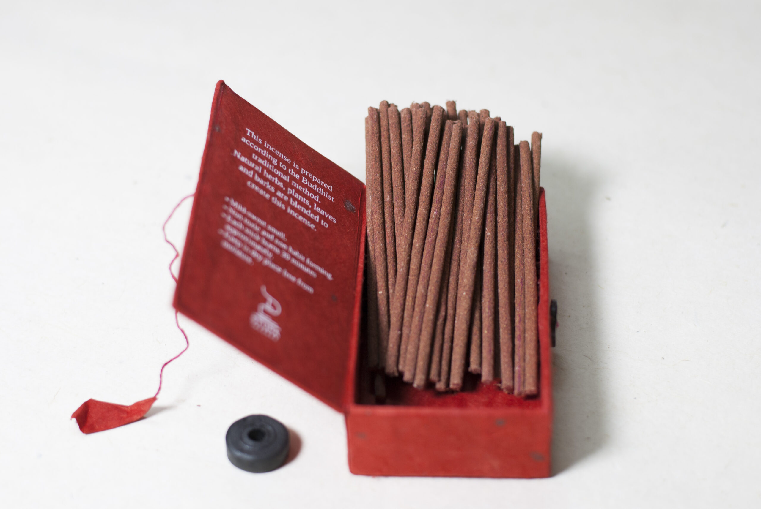 Austha-Suganda-box-inside-stupa-incense Austha Suganda wierook
