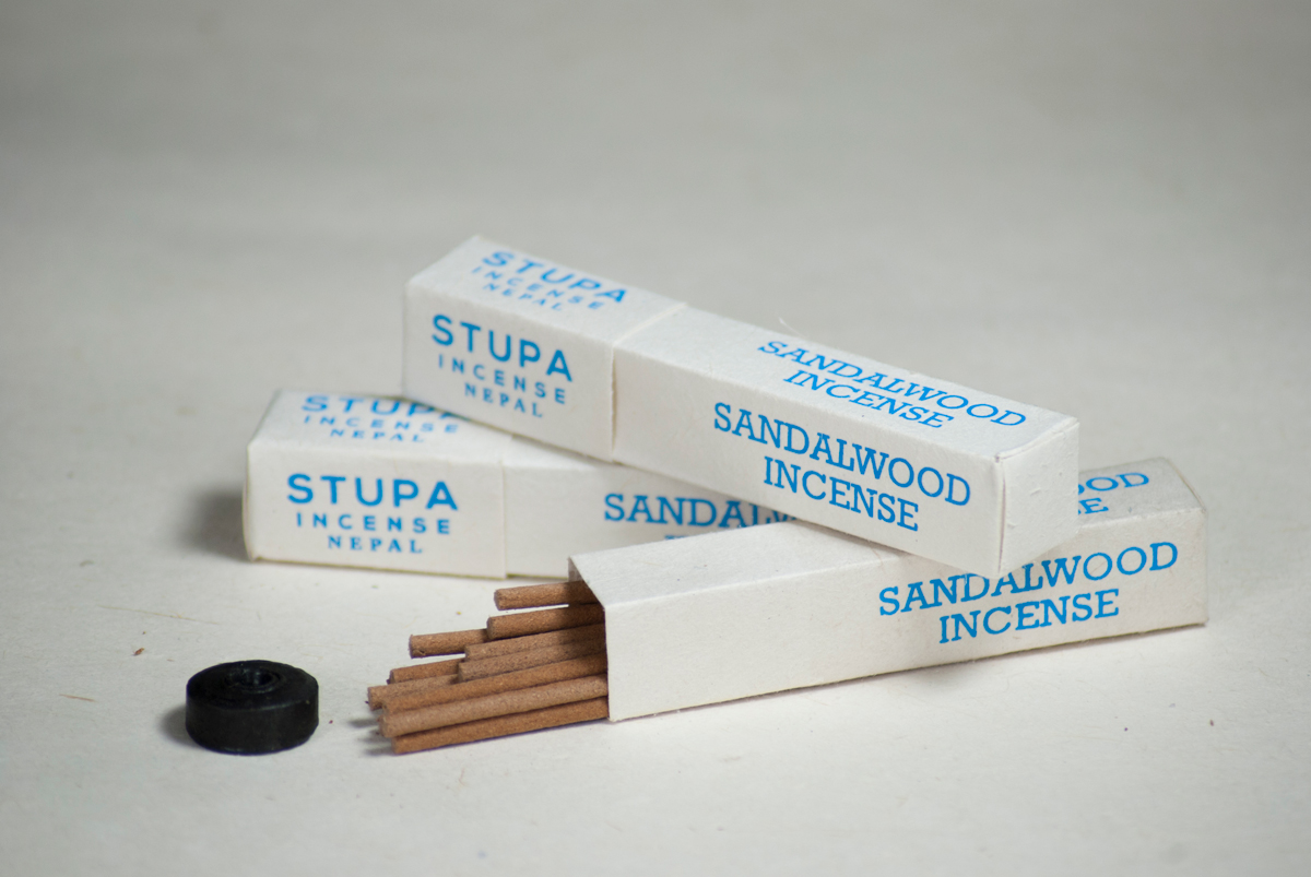 Sandalwood-tube-inside_stupa-incense Sandelhout wierook