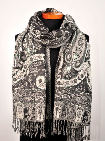 Wollen-geborduurde-sjaal-en-omslagdoek-grijs-paisley