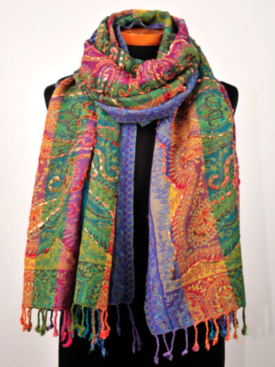 Wollen-geborduurde-sjaal-en-omslagdoek-multicolor