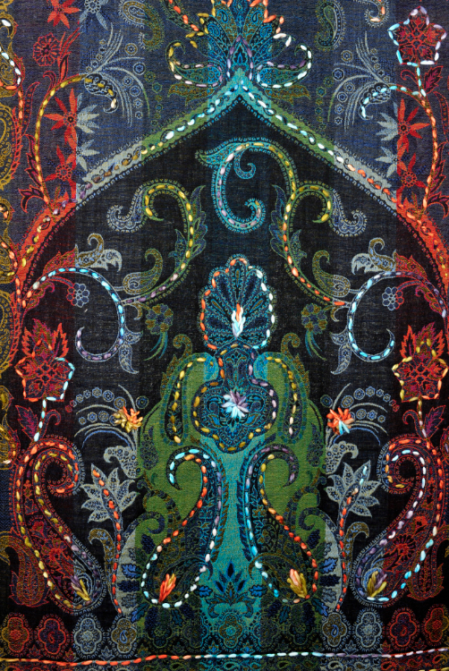 Wollen-geborduurde-sjaal-en-omslagdoek-multicolor-paisley-BW071-3 Wollen-geborduurde-sjaal-en-omslagdoek-multicolor-paisley